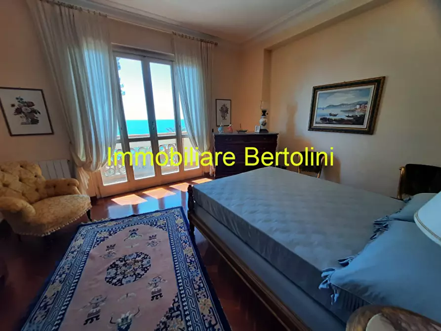 Immagine 26 di Villa in affitto  in c.so marconi a San Remo