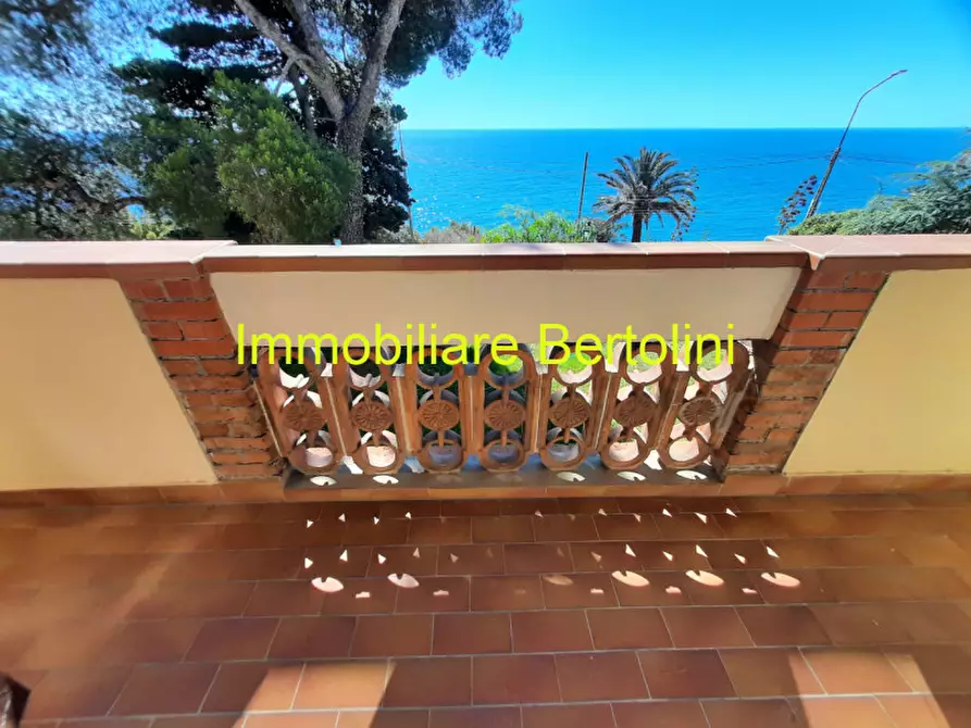 Immagine 30 di Villa in affitto  in c.so marconi a San Remo