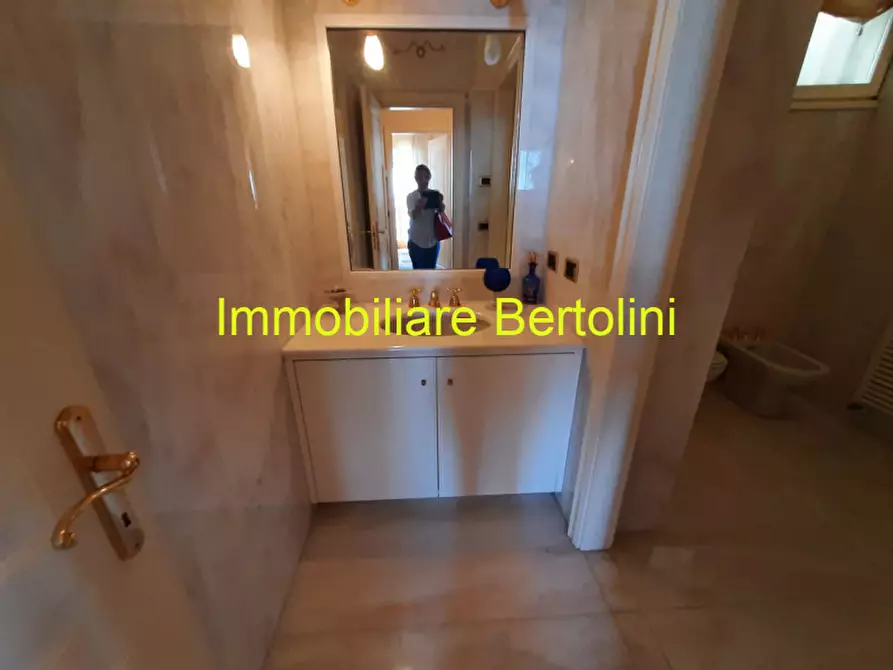 Immagine 32 di Villa in affitto  in c.so marconi a San Remo