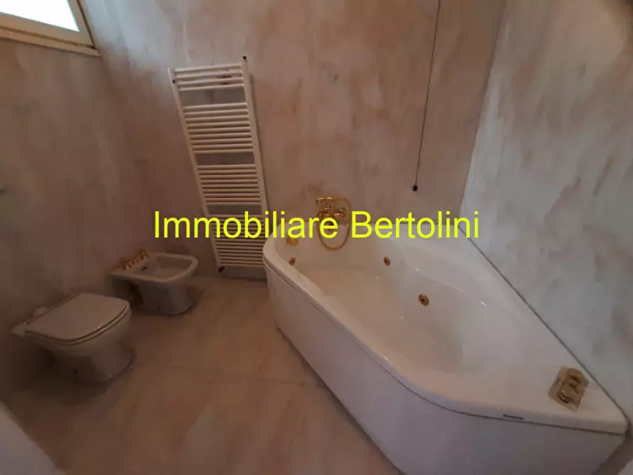 Immagine 33 di Villa in affitto  in c.so marconi a San Remo