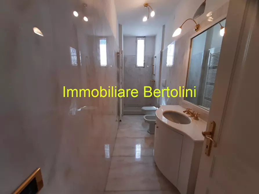 Immagine 34 di Villa in affitto  in c.so marconi a San Remo