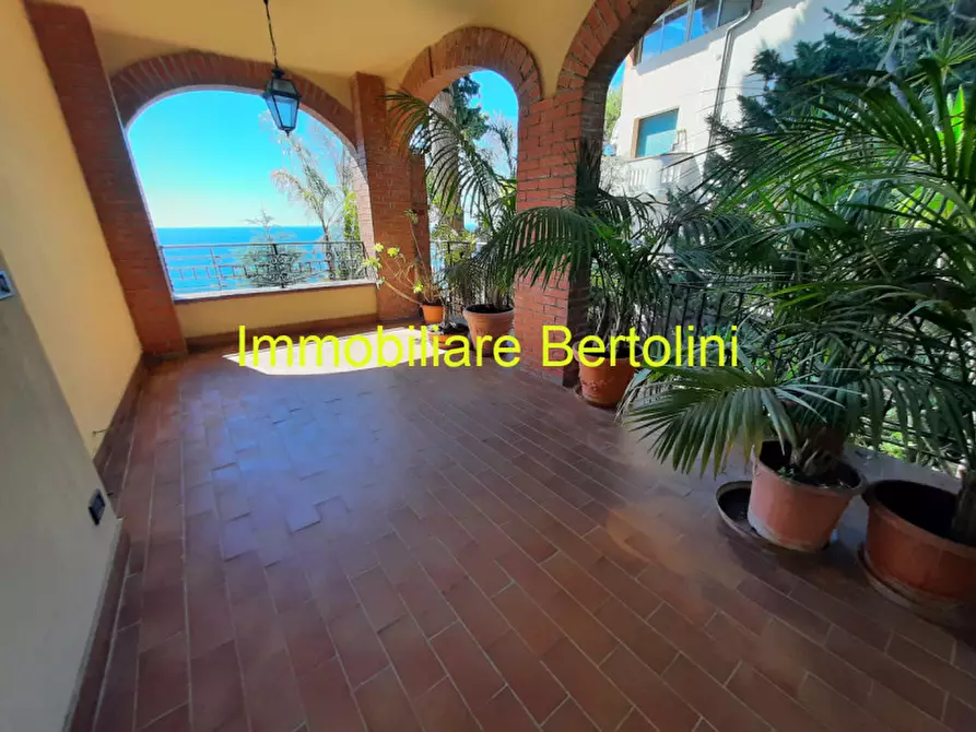 Immagine 37 di Villa in affitto  in c.so marconi a San Remo