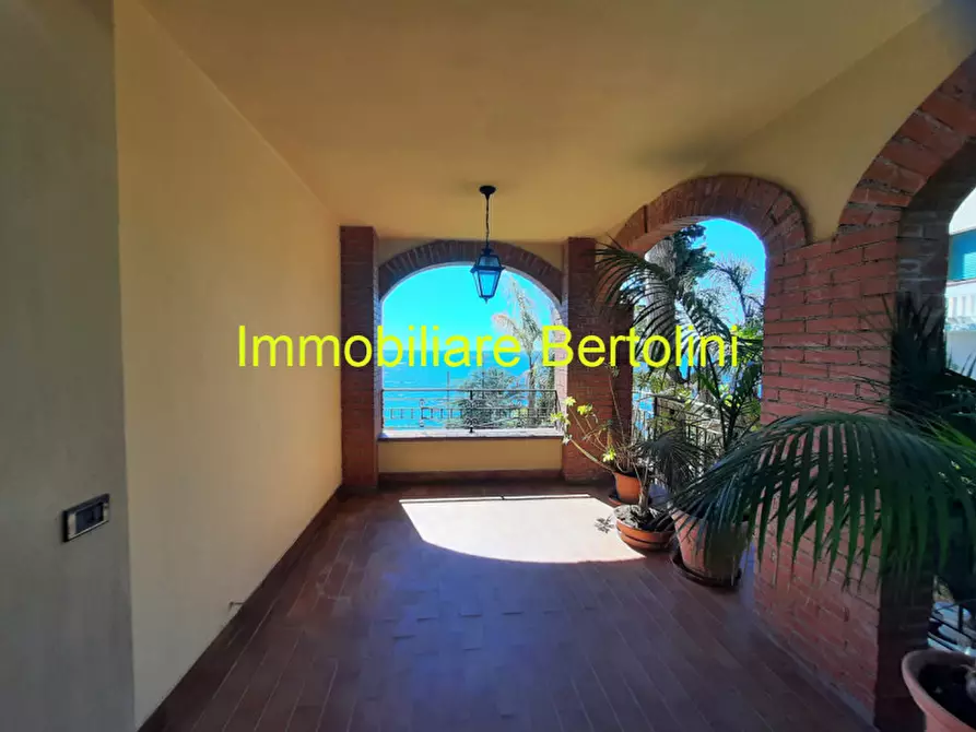 Immagine 38 di Villa in affitto  in c.so marconi a San Remo