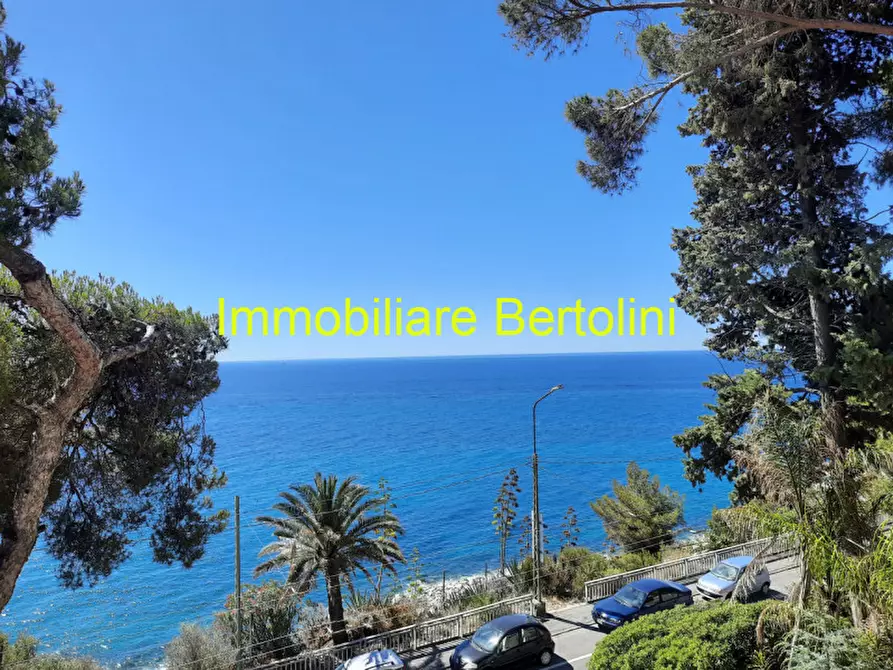 Immagine 48 di Villa in affitto  in c.so marconi a San Remo