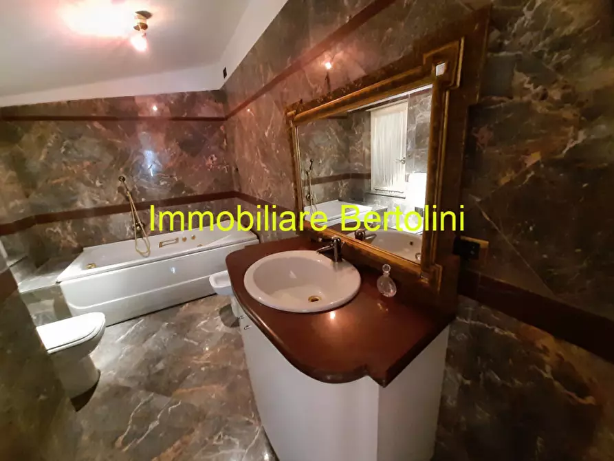 Immagine 52 di Villa in affitto  in c.so marconi a San Remo