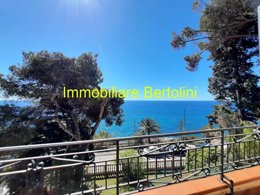 Immagine 58 di Villa in affitto  in c.so marconi a San Remo