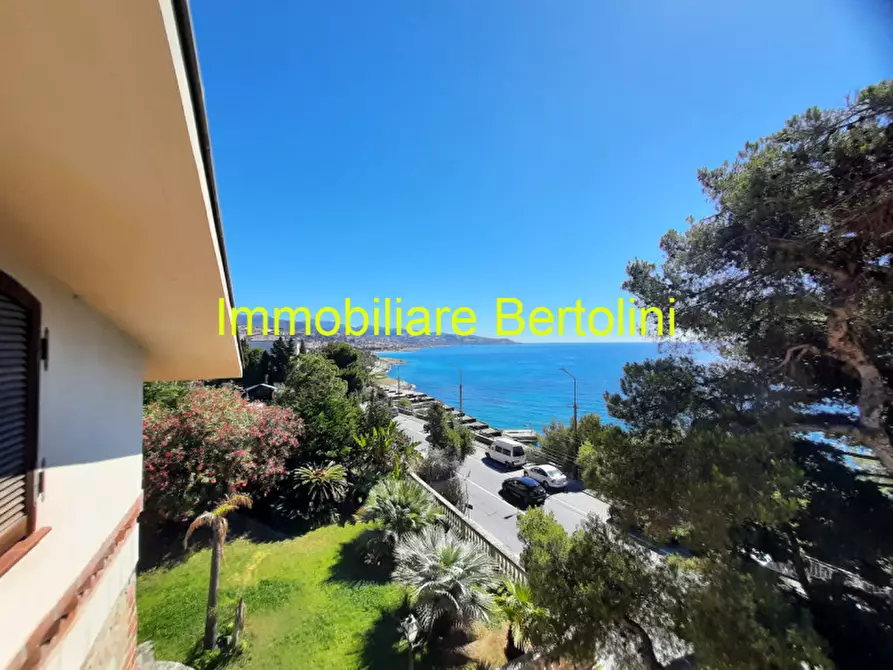 Immagine 60 di Villa in affitto  in c.so marconi a San Remo