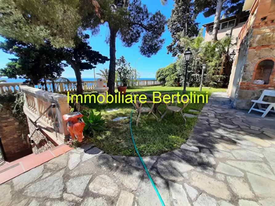 Immagine 68 di Villa in affitto  in c.so marconi a San Remo