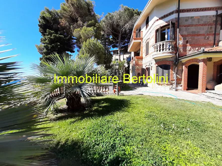 Immagine 70 di Villa in affitto  in c.so marconi a San Remo