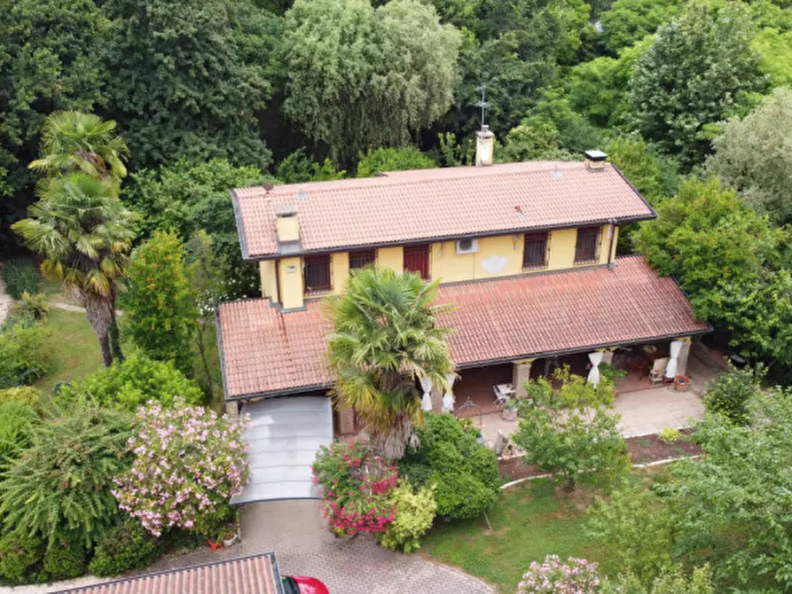 Immagine 1 di Villa in vendita  in via galileo galilei a Albignasego