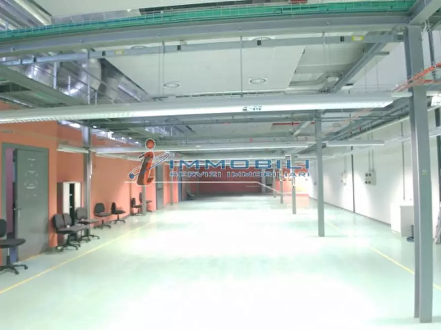 Immagine 3 di Laboratorio in affitto  in VIA CAMPANIA a Monza