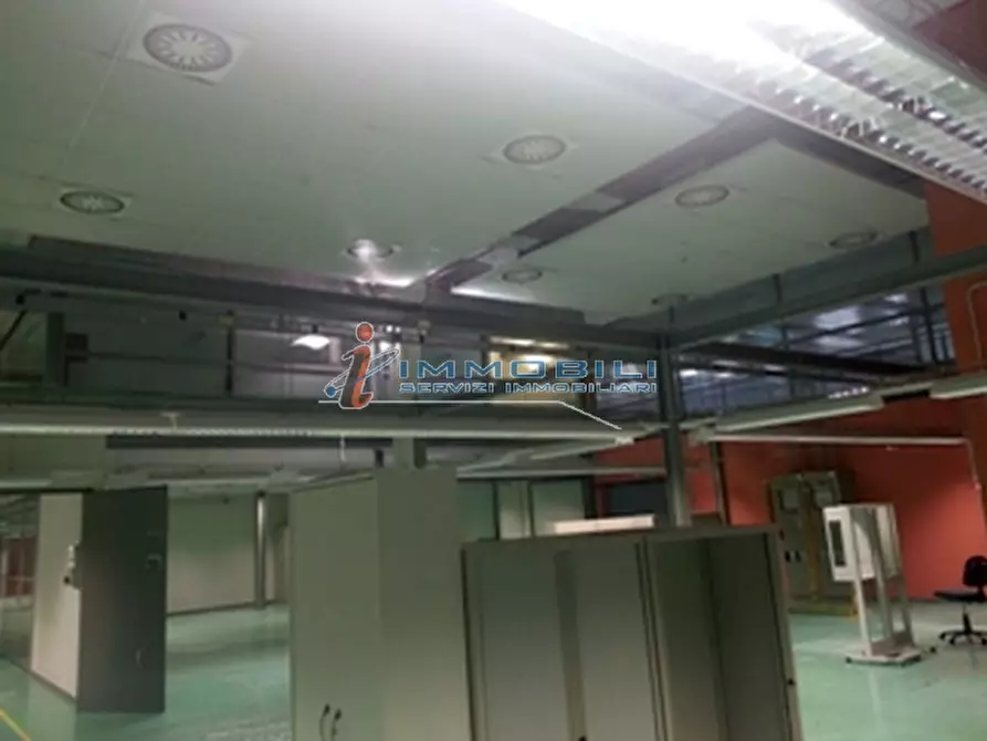 Immagine 16 di Magazzino in affitto  in VIA CAMPANIA a Monza