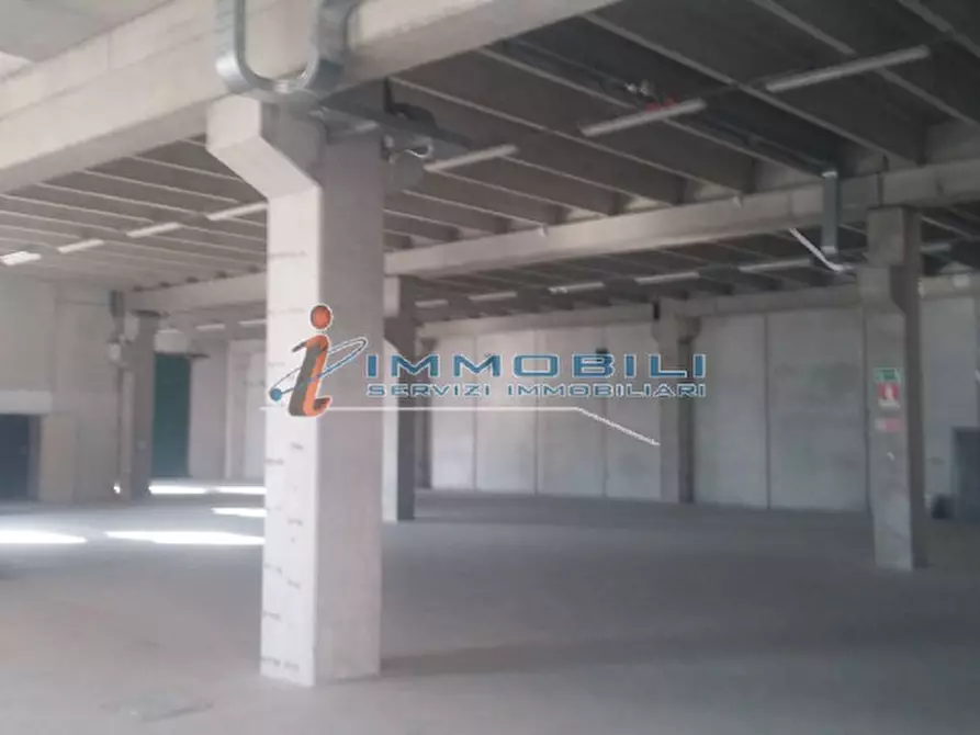 Immagine 5 di Laboratorio in vendita  in STRADA DEI BOSCHI a Villasanta