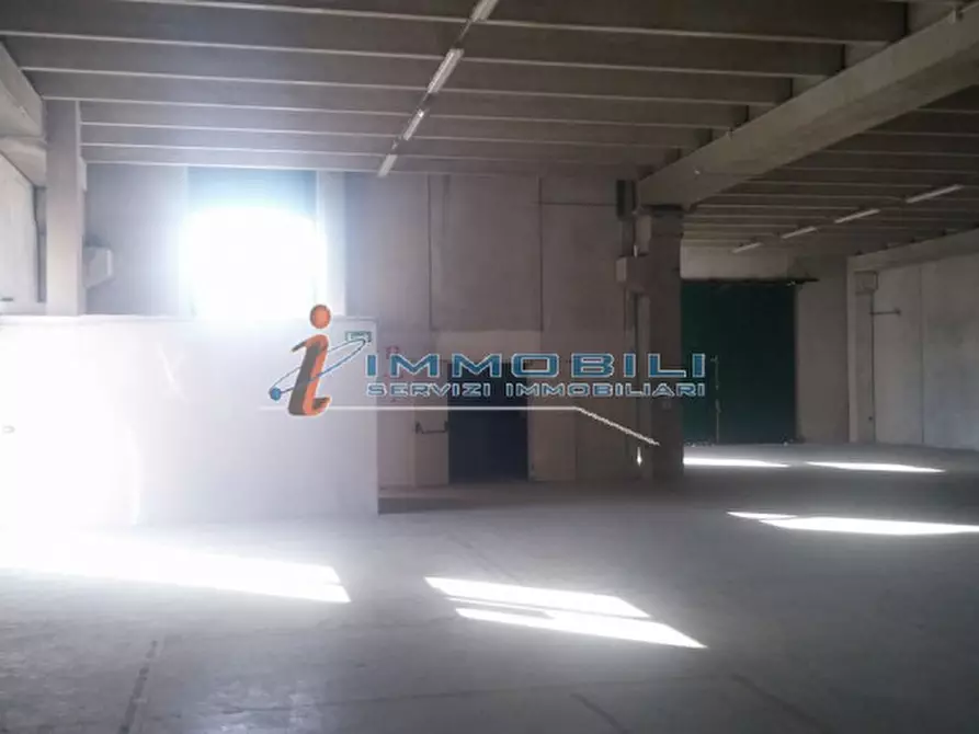 Immagine 7 di Laboratorio in vendita  in STRADA DEI BOSCHI a Villasanta