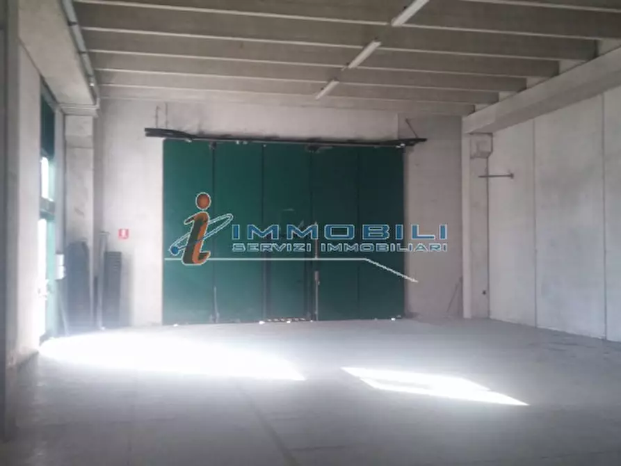 Immagine 8 di Laboratorio in vendita  in STRADA DEI BOSCHI a Villasanta