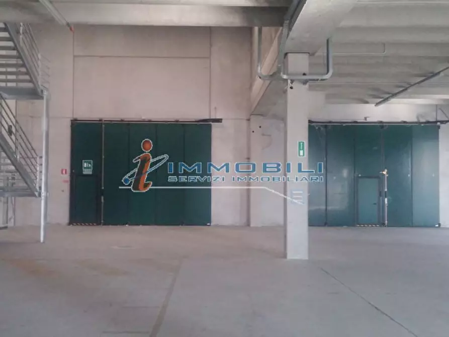 Immagine 9 di Laboratorio in vendita  in STRADA DEI BOSCHI a Villasanta