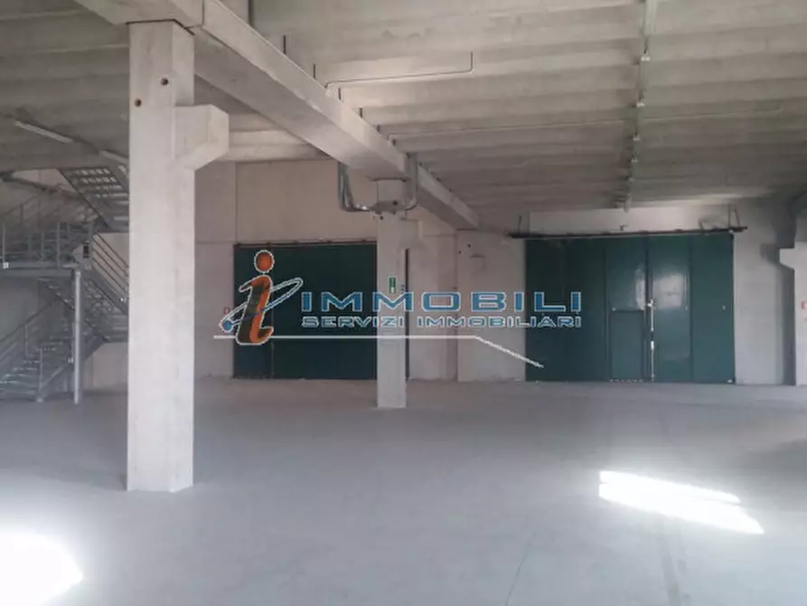 Immagine 13 di Laboratorio in vendita  in STRADA DEI BOSCHI a Villasanta