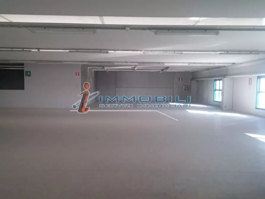 Immagine 16 di Laboratorio in vendita  in STRADA DEI BOSCHI a Villasanta