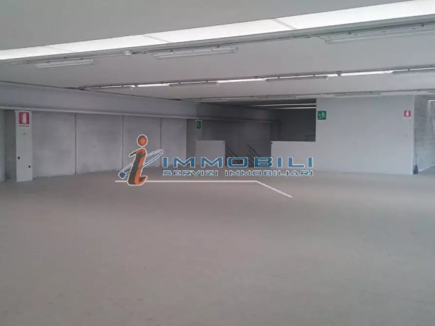 Immagine 17 di Laboratorio in vendita  in STRADA DEI BOSCHI a Villasanta