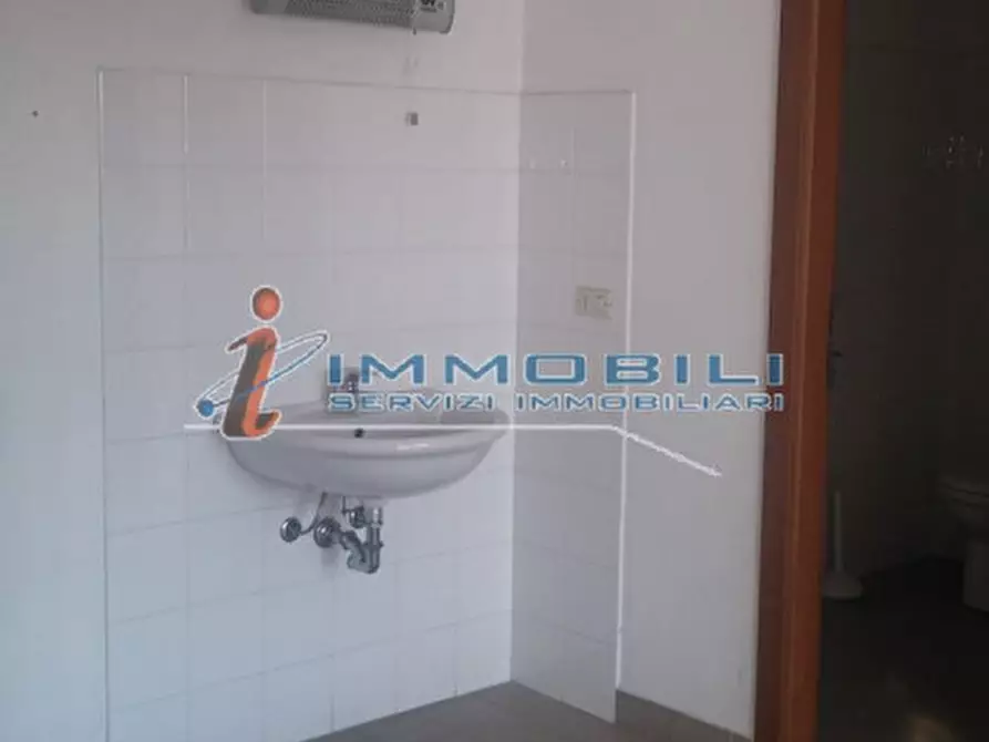 Immagine 18 di Laboratorio in vendita  in STRADA DEI BOSCHI a Villasanta