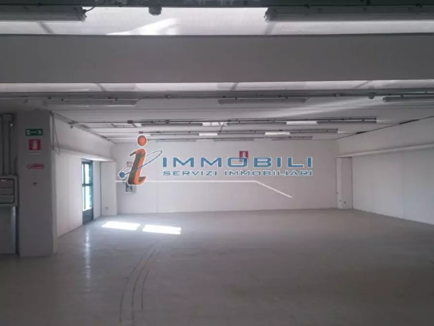 Immagine 20 di Laboratorio in vendita  in STRADA DEI BOSCHI a Villasanta