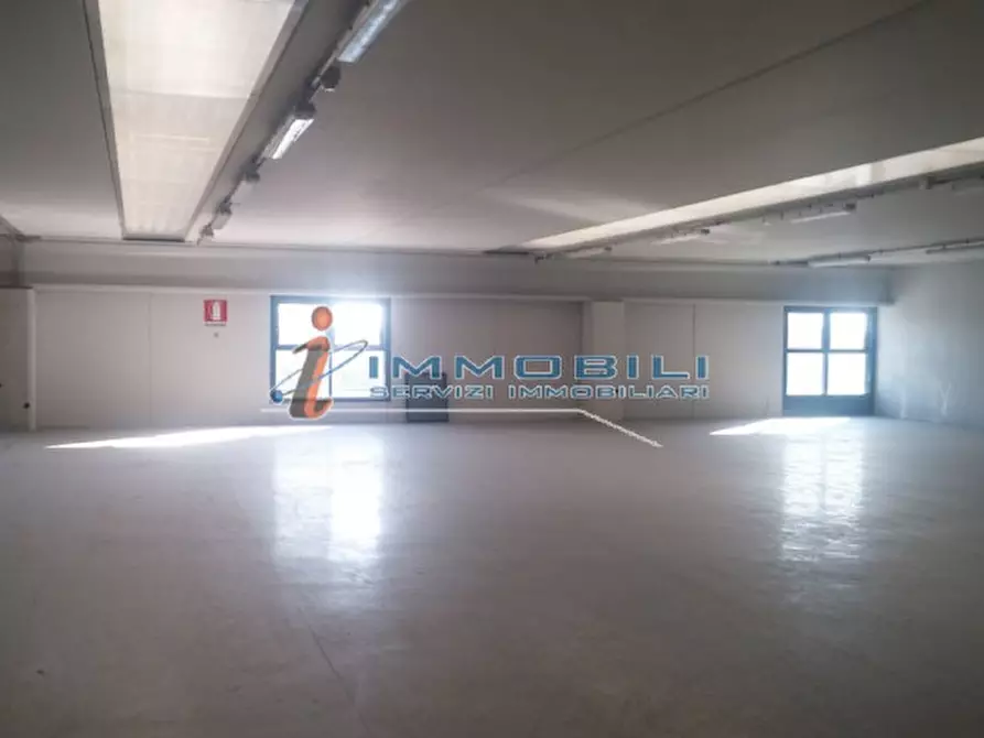 Immagine 21 di Laboratorio in vendita  in STRADA DEI BOSCHI a Villasanta