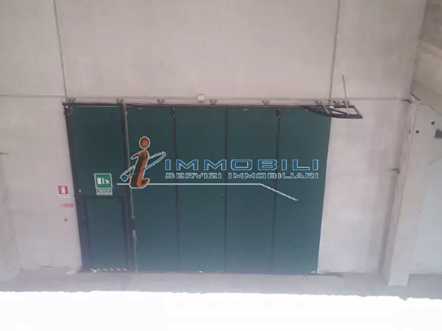 Immagine 22 di Laboratorio in vendita  in STRADA DEI BOSCHI a Villasanta