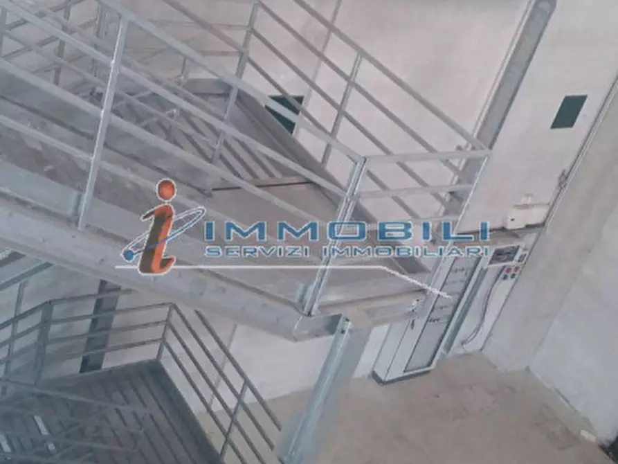 Immagine 23 di Laboratorio in vendita  in STRADA DEI BOSCHI a Villasanta