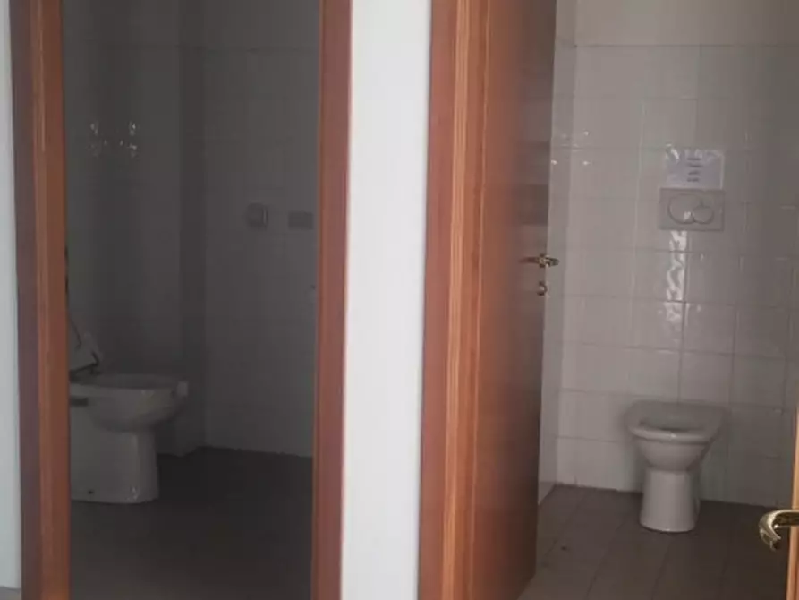 Immagine 12 di Magazzino in vendita  in STRADA DEI BOSCHI a Villasanta