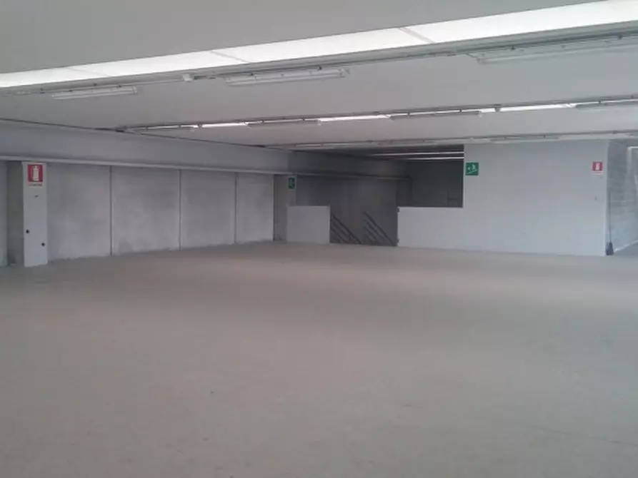 Immagine 17 di Magazzino in vendita  in STRADA DEI BOSCHI a Villasanta