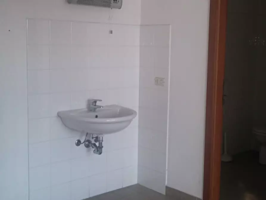 Immagine 18 di Magazzino in vendita  in STRADA DEI BOSCHI a Villasanta