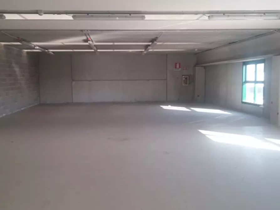 Immagine 19 di Magazzino in vendita  in STRADA DEI BOSCHI a Villasanta