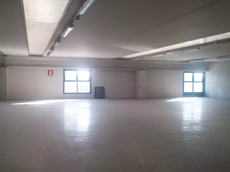 Immagine 21 di Magazzino in vendita  in STRADA DEI BOSCHI a Villasanta