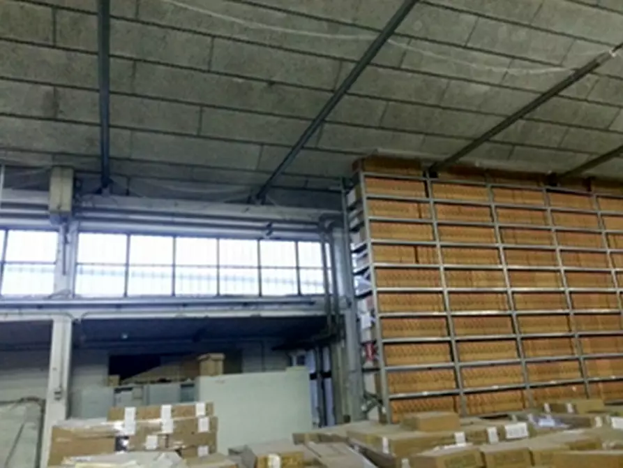 Immagine 11 di Magazzino in vendita  in VIA GORIZIA a Pioltello