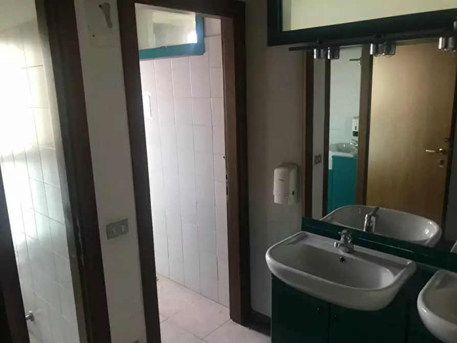Immagine 15 di Ufficio in affitto  in VIA OZANAM a Concorezzo