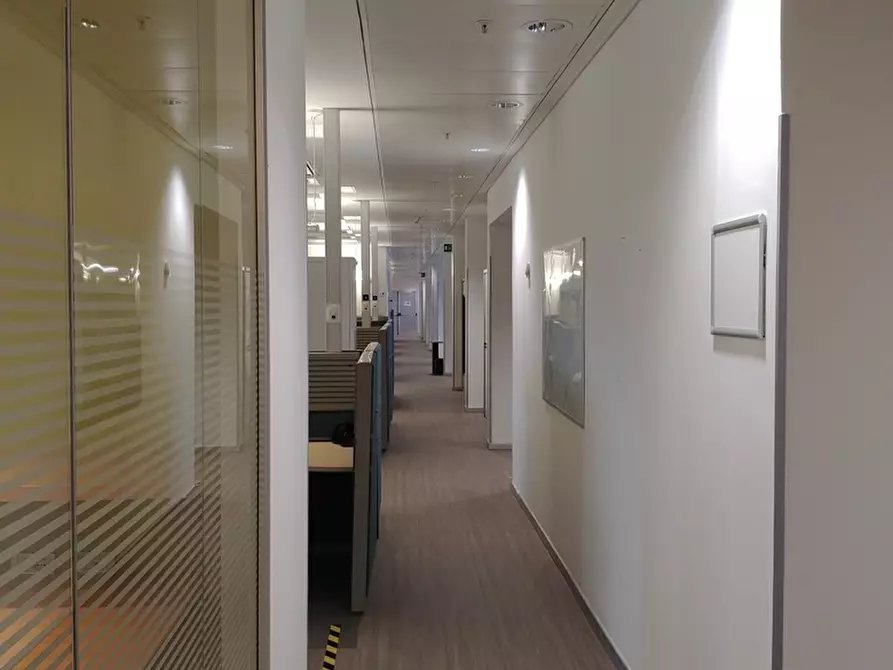 Immagine 2 di Ufficio in affitto  in VIA CAMPANIA a Monza