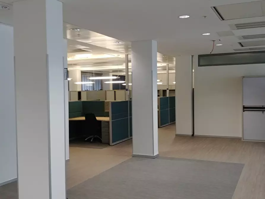 Immagine 11 di Ufficio in affitto  in VIA CAMPANIA a Monza