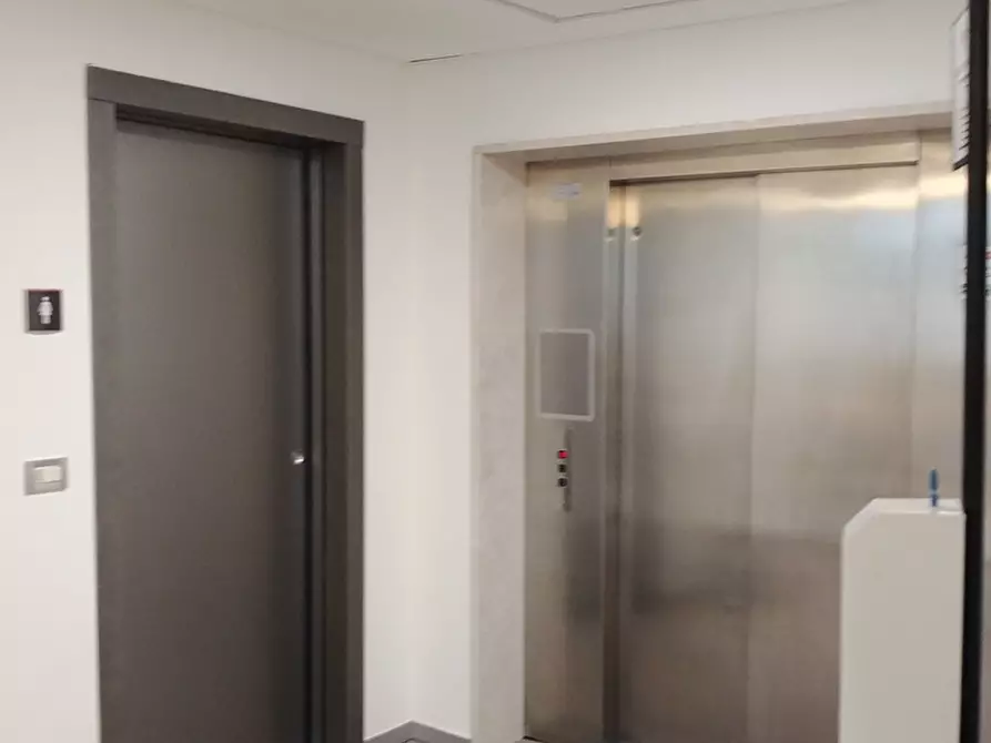 Immagine 22 di Ufficio in affitto  in VIA CAMPANIA a Monza