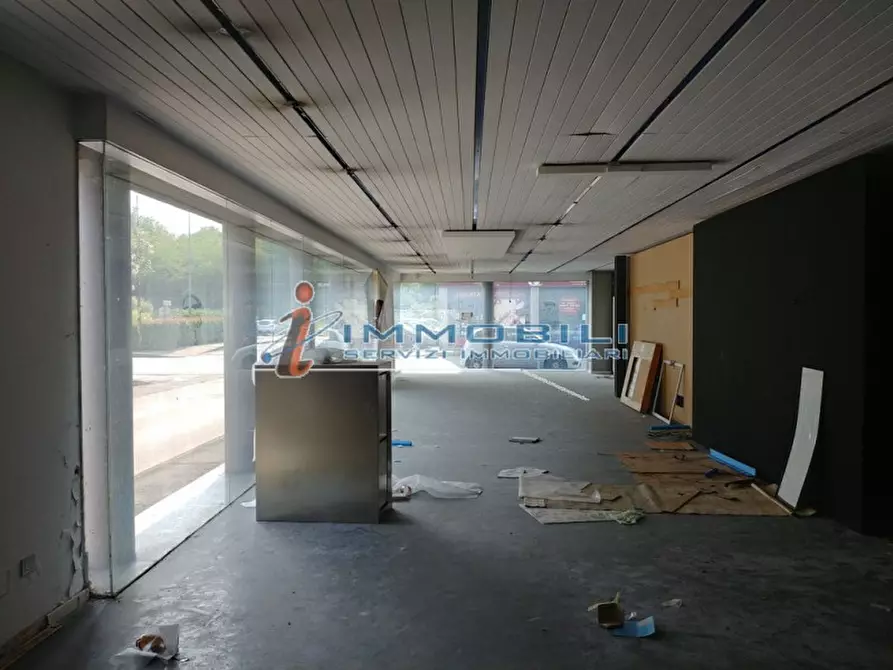 Immagine 8 di Attività commerciale in vendita  in VIA TRENTO a Lissone