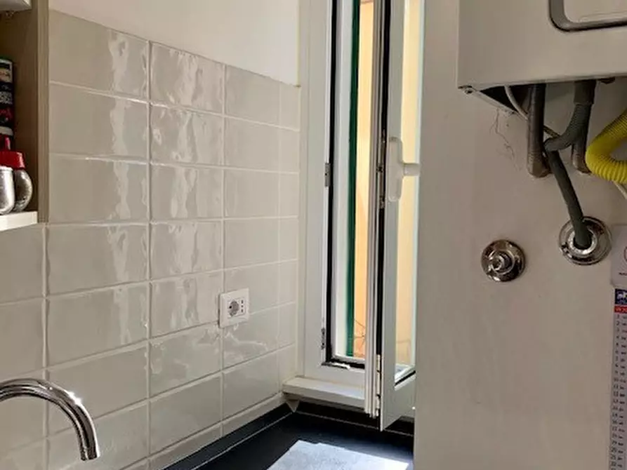 Immagine 11 di Appartamento in vendita  in Via Pompei a Roma