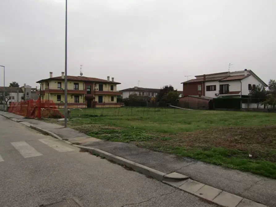 Immagine 2 di Terreno in vendita  a Rovigo