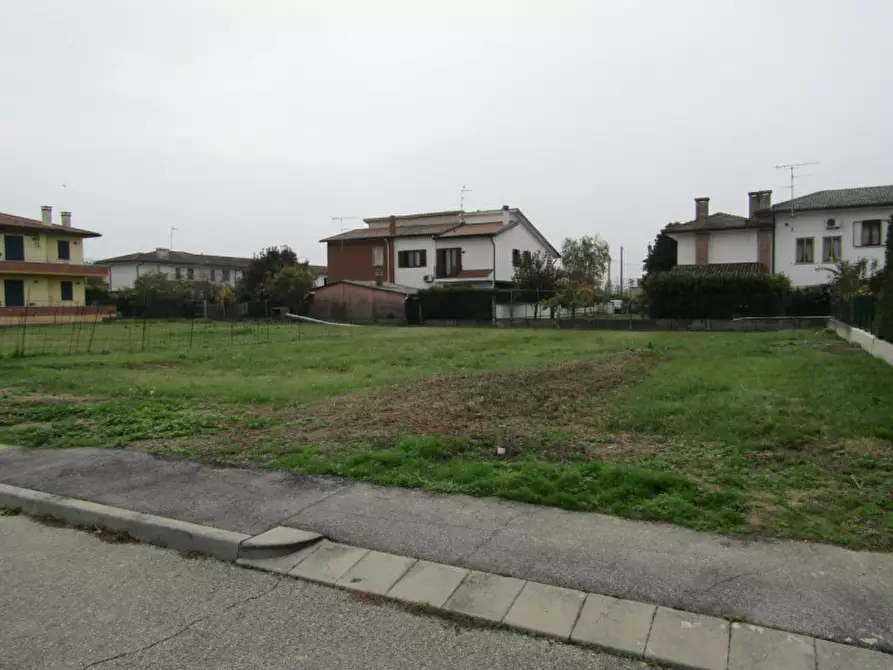 Immagine 3 di Terreno in vendita  a Rovigo
