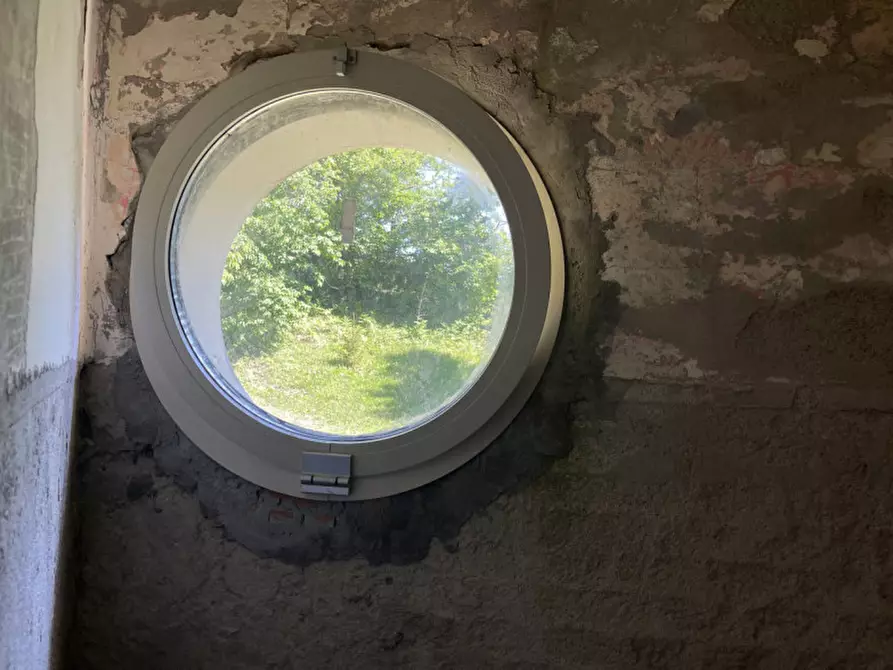 Immagine 27 di Villa in vendita  in Loc. Breila a Tornolo