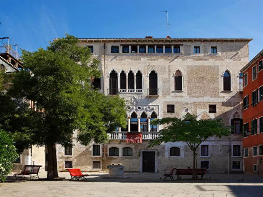 Immagine 1 di Palazzo in vendita  in Campo Bandiera e Moro a Venezia