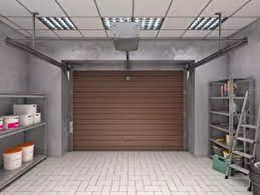 Immagine 1 di Garage in vendita  a Padova