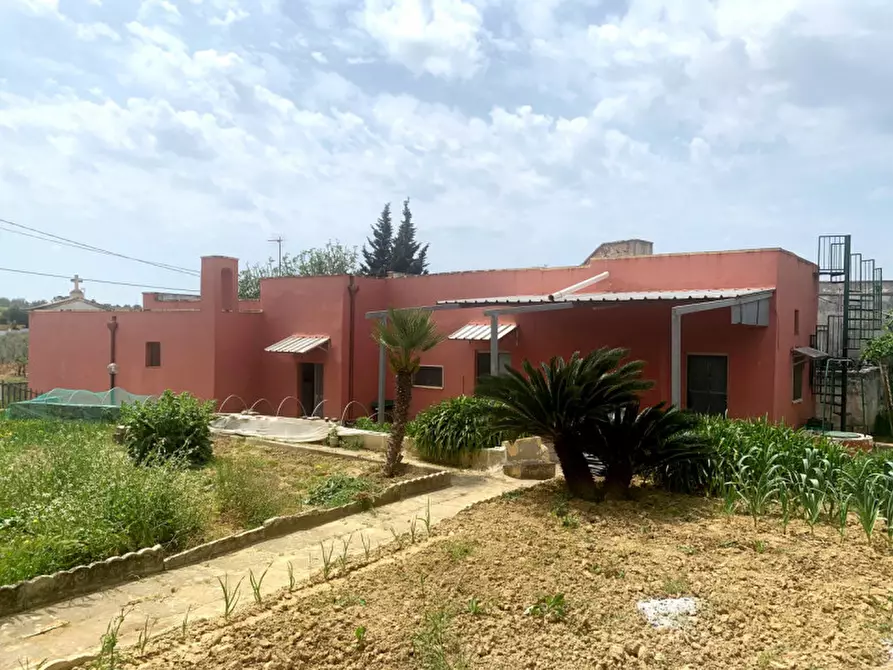 Immagine 1 di Villa in vendita  in Contrada Colamoro a Cutrofiano