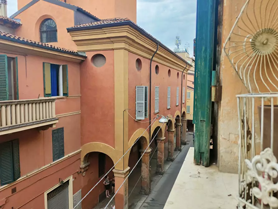 Immagine 40 di Appartamento in vendita  in Via belle arti 7 a Bologna