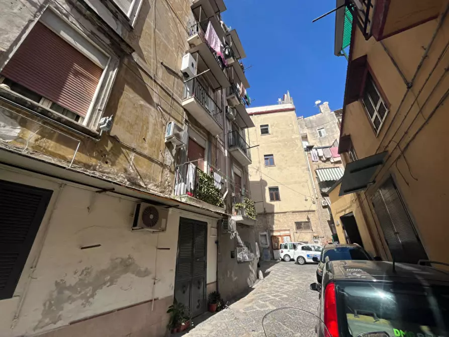 Immagine 2 di Negozio in affitto  in Vico Scalciccia a Napoli
