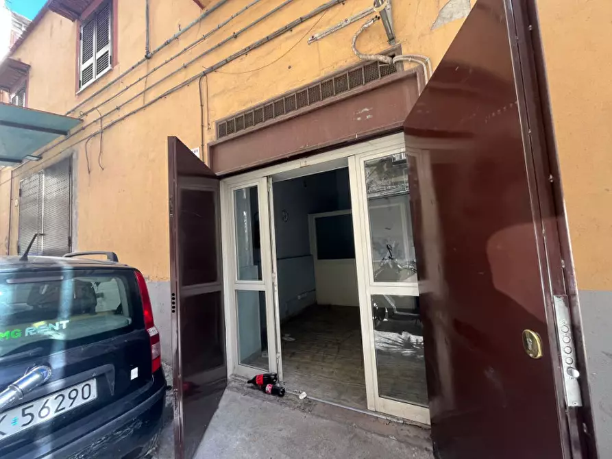 Immagine 3 di Negozio in affitto  in Vico Scalciccia a Napoli