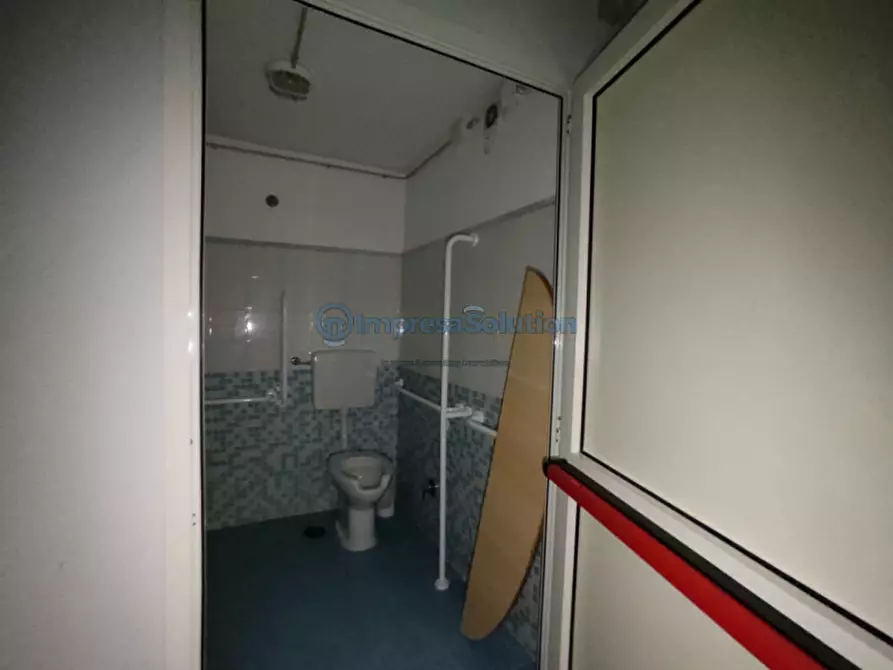 Immagine 14 di Negozio in affitto  in Vico Scalciccia a Napoli